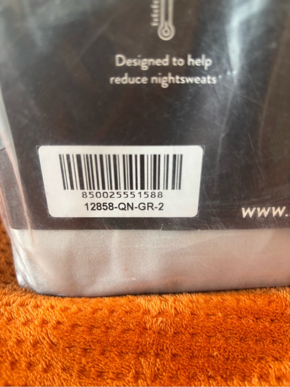 Miracle Self-Cooling Sheet Set in Light Gray - Picture 4 of 6